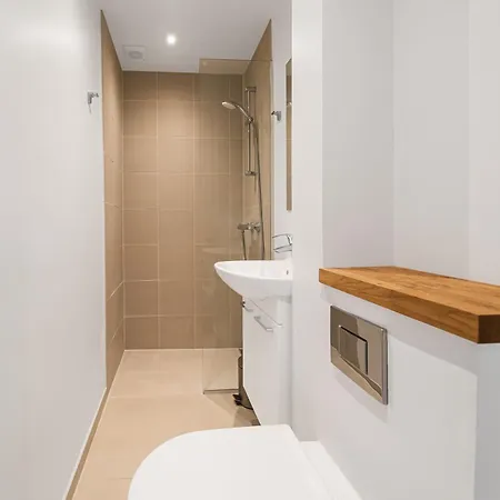 Refurbished 1-bed In