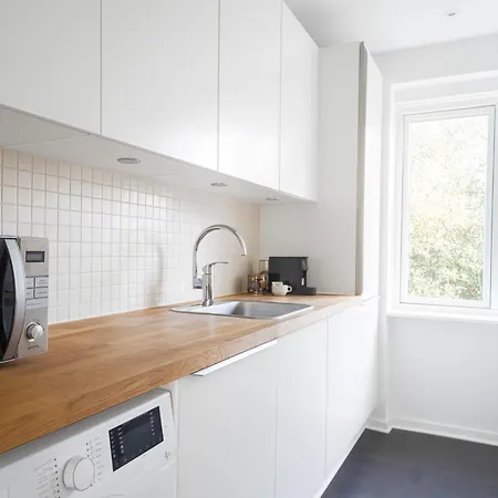 Refurbished 1-bed In Apartment